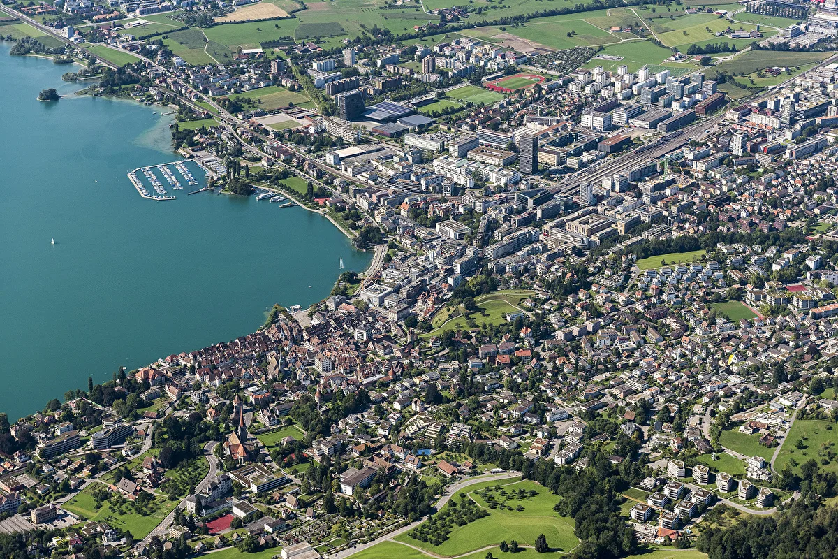 Luftaufnahme von Zug am Zugersee - Square IT AG IT Partner aus der Zentralschweiz